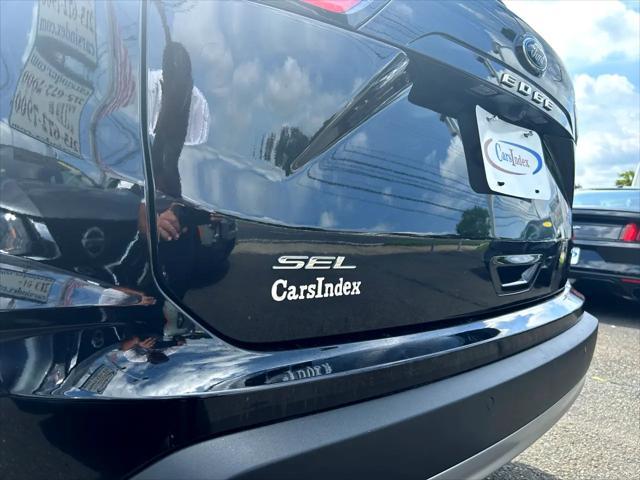 Photo of 2023 Agate Black Metallic Ford Edge