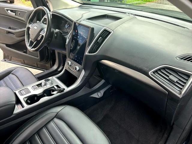 Photo of 2023 Agate Black Metallic Ford Edge