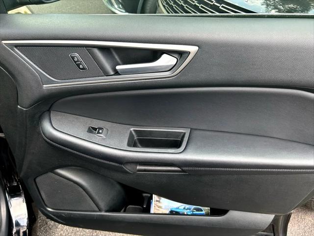 Photo of 2023 Agate Black Metallic Ford Edge