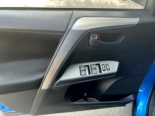 Photo of 2017 BLUE Toyota RAV4