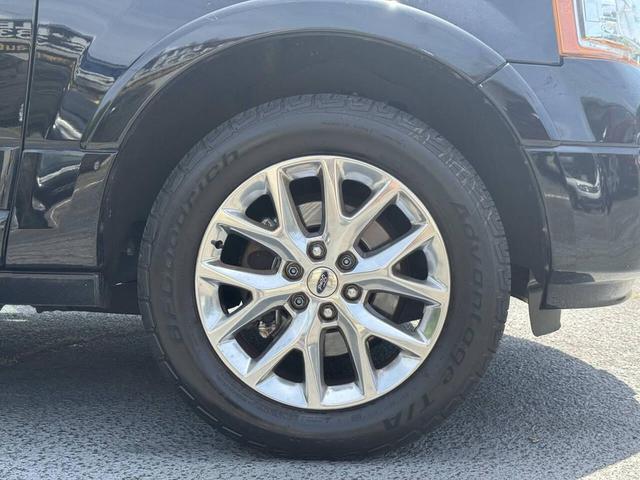 Photo of 2016 Shadow Black Ford Expedition