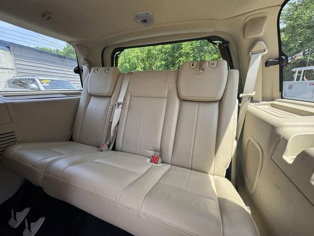 Photo of 2016 Shadow Black Ford Expedition