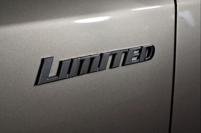 Photo of 2006 Sonora Gold Pearl Toyota Highlander Hybrid