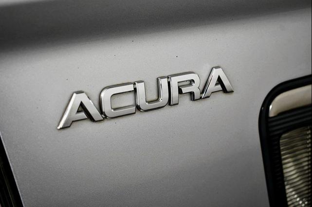 Photo of 2007 White Diamond Pearl Acura TL