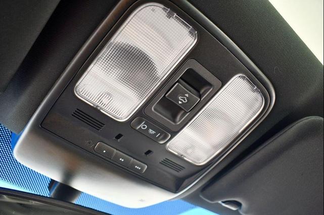 Photo of 2007 White Diamond Pearl Acura TL