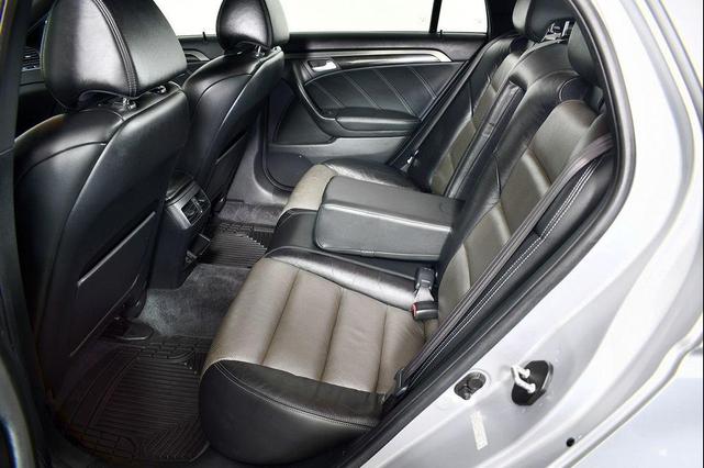 Photo of 2007 White Diamond Pearl Acura TL