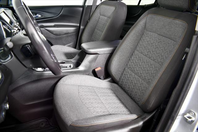 Photo of 2022 Silver Ice Metallic Chevrolet Equinox
