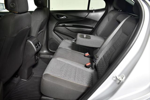 Photo of 2022 Silver Ice Metallic Chevrolet Equinox