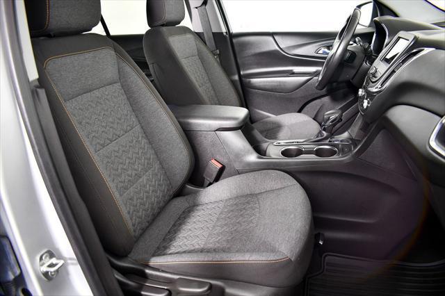Photo of 2022 Silver Ice Metallic Chevrolet Equinox