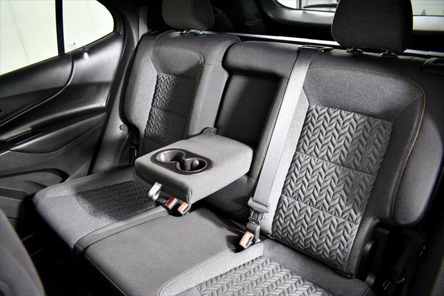 Photo of 2022 Silver Ice Metallic Chevrolet Equinox
