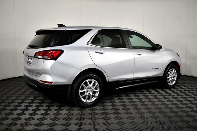 Photo of 2022 Silver Ice Metallic Chevrolet Equinox