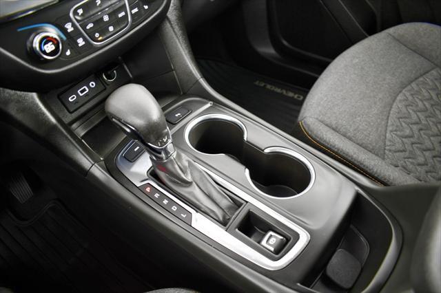 Photo of 2022 Silver Ice Metallic Chevrolet Equinox