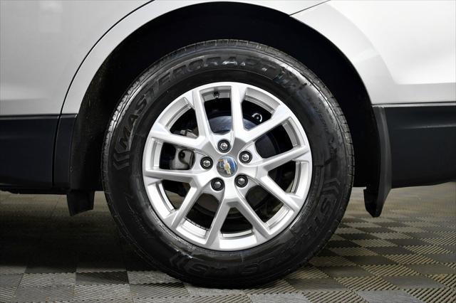 Photo of 2022 Silver Ice Metallic Chevrolet Equinox