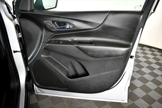 Photo of 2022 Silver Ice Metallic Chevrolet Equinox