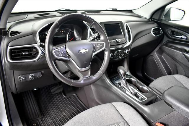 Photo of 2022 Silver Ice Metallic Chevrolet Equinox