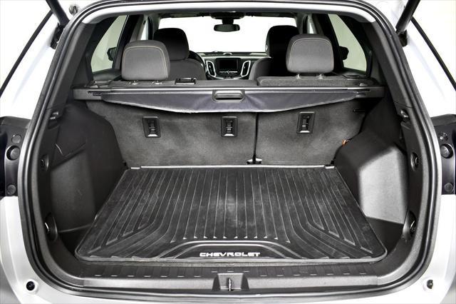 Photo of 2022 Silver Ice Metallic Chevrolet Equinox