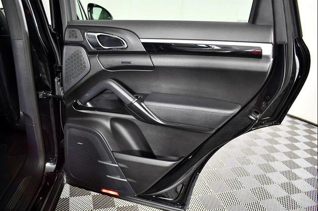 Photo of 2017 Black Porsche Cayenne