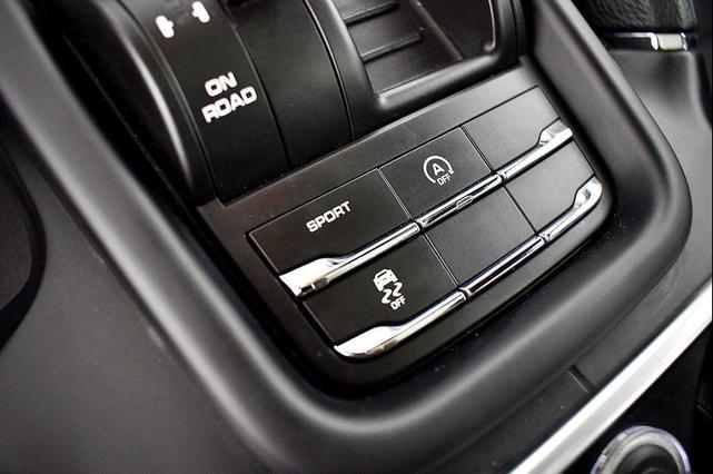 Photo of 2017 Black Porsche Cayenne