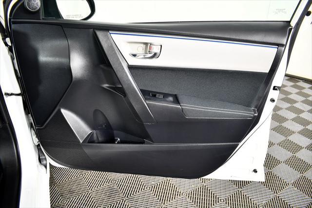 Photo of 2014 Super White Toyota Corolla