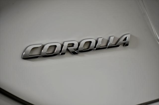 Photo of 2014 Super White Toyota Corolla