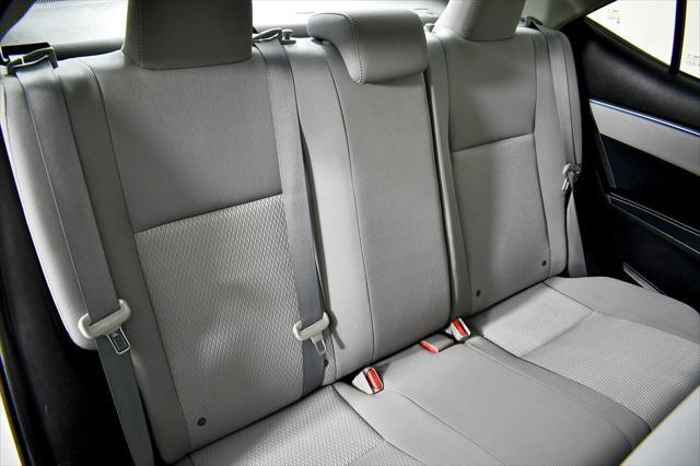 Photo of 2014 Super White Toyota Corolla