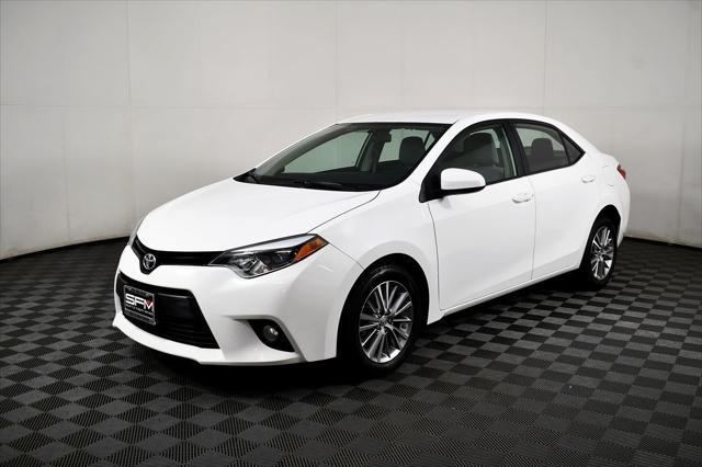 Photo of 2014 Super White Toyota Corolla
