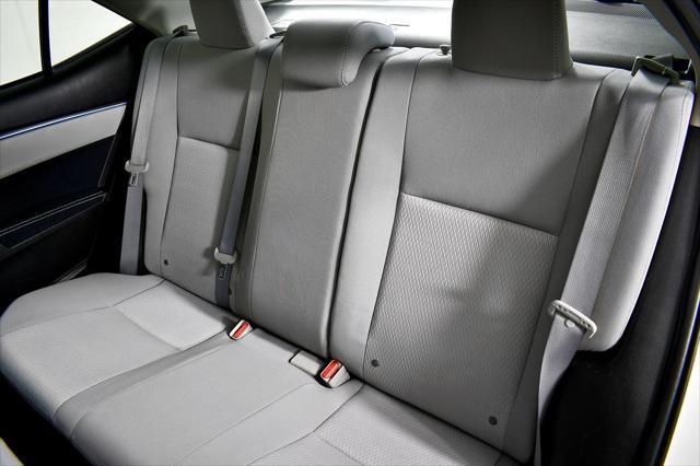 Photo of 2014 Super White Toyota Corolla