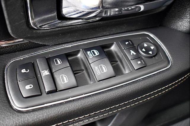 Photo of 2018 Brilliant Black Crystal Pearl RAM 1500