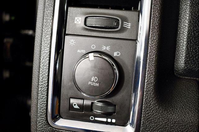 Photo of 2018 Brilliant Black Crystal Pearl RAM 1500