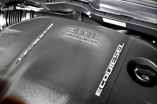 Photo of 2018 Brilliant Black Crystal Pearl RAM 1500
