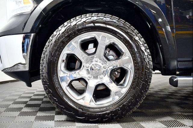 Photo of 2018 Brilliant Black Crystal Pearl RAM 1500