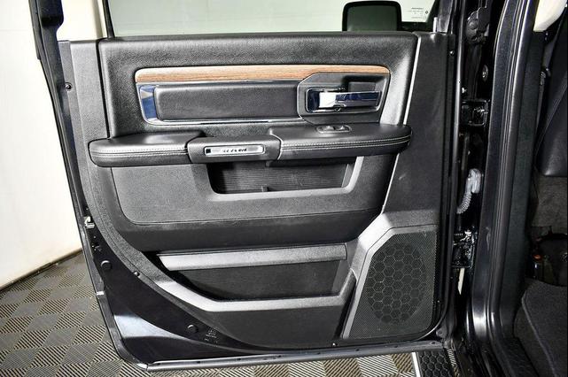 Photo of 2018 Brilliant Black Crystal Pearl RAM 1500