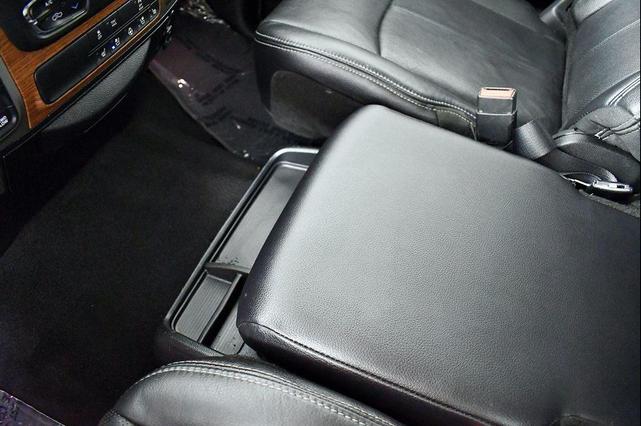 Photo of 2018 Brilliant Black Crystal Pearl RAM 1500