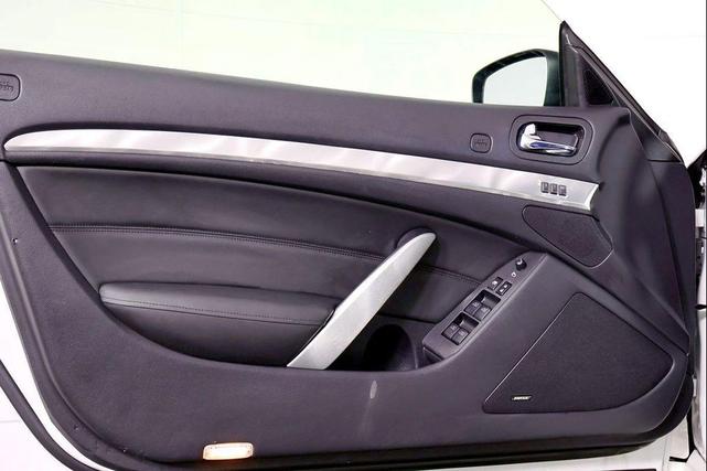 Photo of 2009 Moonlight White INFINITI G37