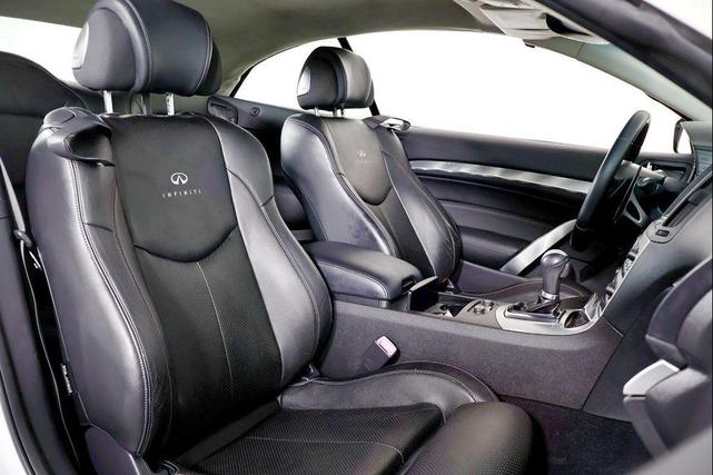 Photo of 2009 Moonlight White INFINITI G37