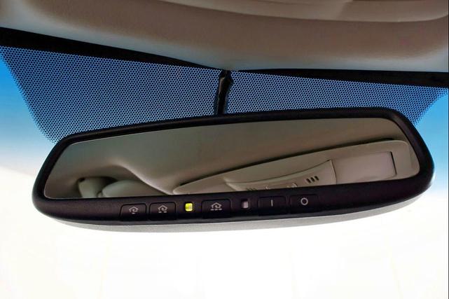 Photo of 2009 Moonlight White INFINITI G37