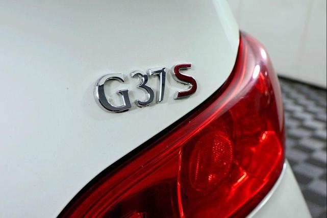 Photo of 2009 Moonlight White INFINITI G37