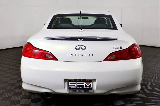 Photo of 2009 Moonlight White INFINITI G37