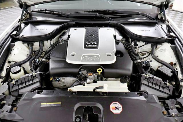 Photo of 2009 Moonlight White INFINITI G37