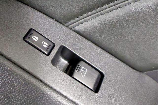 Photo of 2009 Moonlight White INFINITI G37