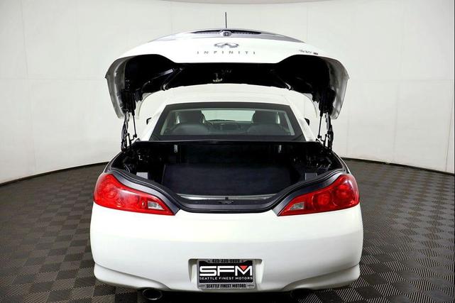 Photo of 2009 Moonlight White INFINITI G37