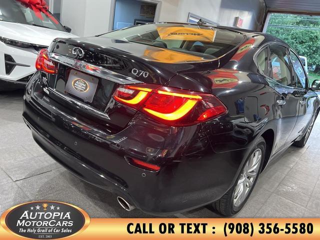 Photo of 2017 Black Obsidian INFINITI Q70