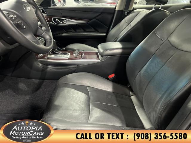 Photo of 2017 Black Obsidian INFINITI Q70