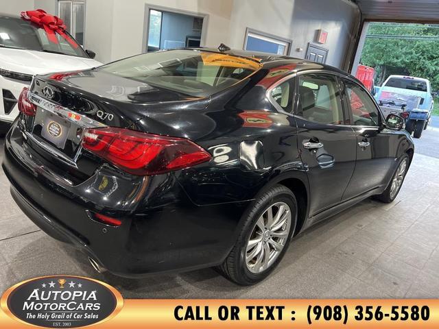 Photo of 2017 Black Obsidian INFINITI Q70