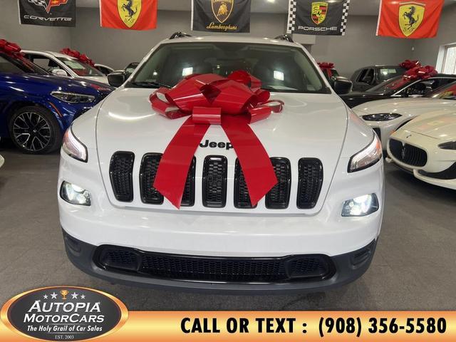 Photo of 2017 Bright White Clearcoat Jeep Cherokee