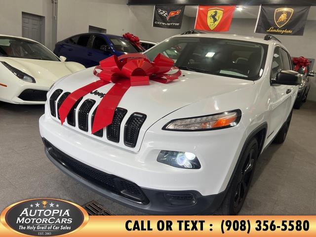 Photo of 2017 Bright White Clearcoat Jeep Cherokee