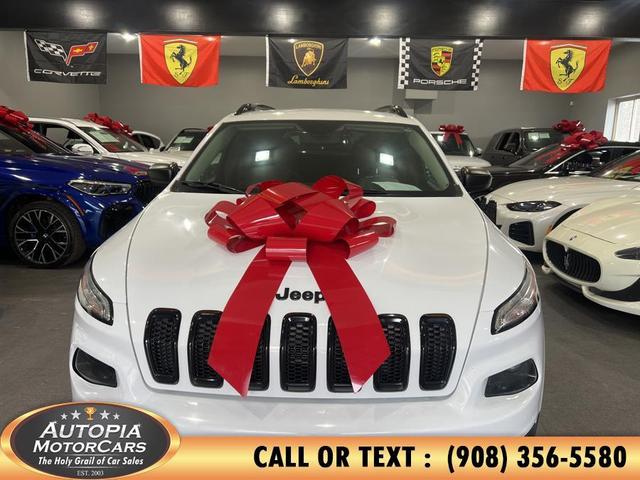 Photo of 2017 Bright White Clearcoat Jeep Cherokee