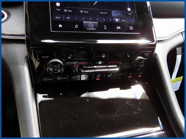 Photo of 2025 Bright White Clearcoat Jeep Grand Cherokee