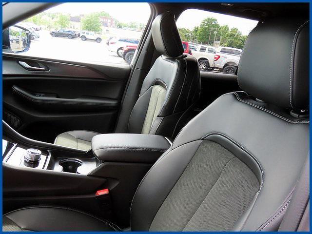 Photo of 2025 Bright White Clearcoat Jeep Grand Cherokee