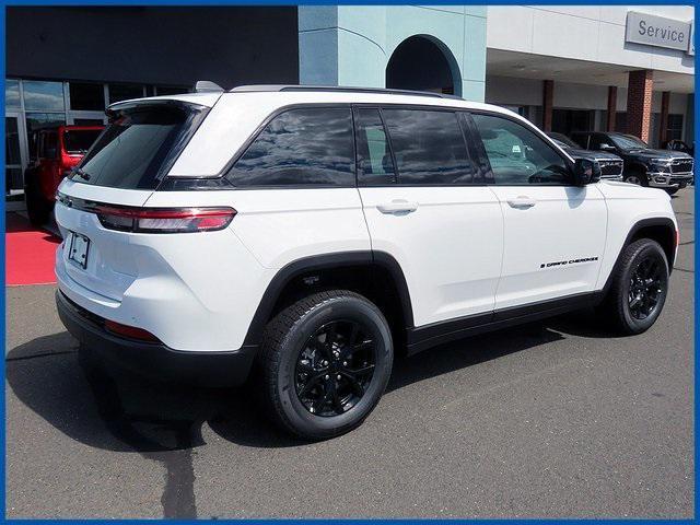 Photo of 2025 Bright White Clearcoat Jeep Grand Cherokee
